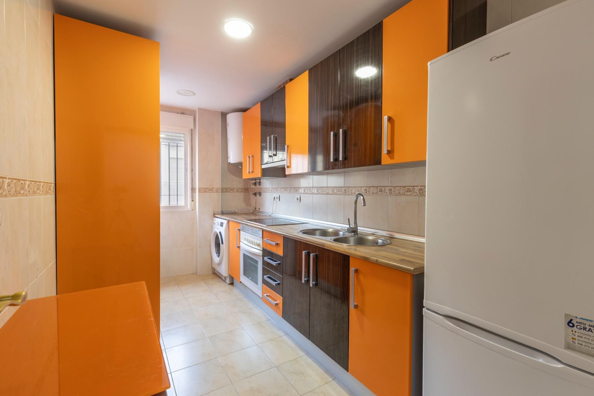 Kitchen of Flat for sale in La Zubia