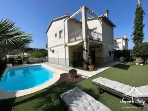 Vista exterior de Casa o xalet en venda en Masquefa amb Aire condicionat, Calefacció i Jardí privat
