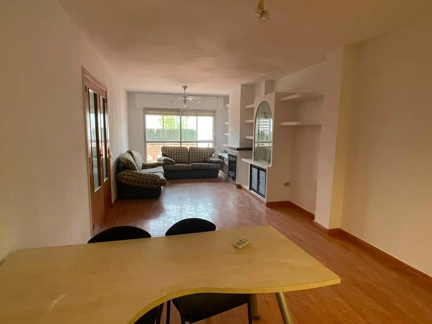 Sala de estar de Casa adosada de alquiler en Murcia con Aire acondicionado, Calefacción y Jardín privado