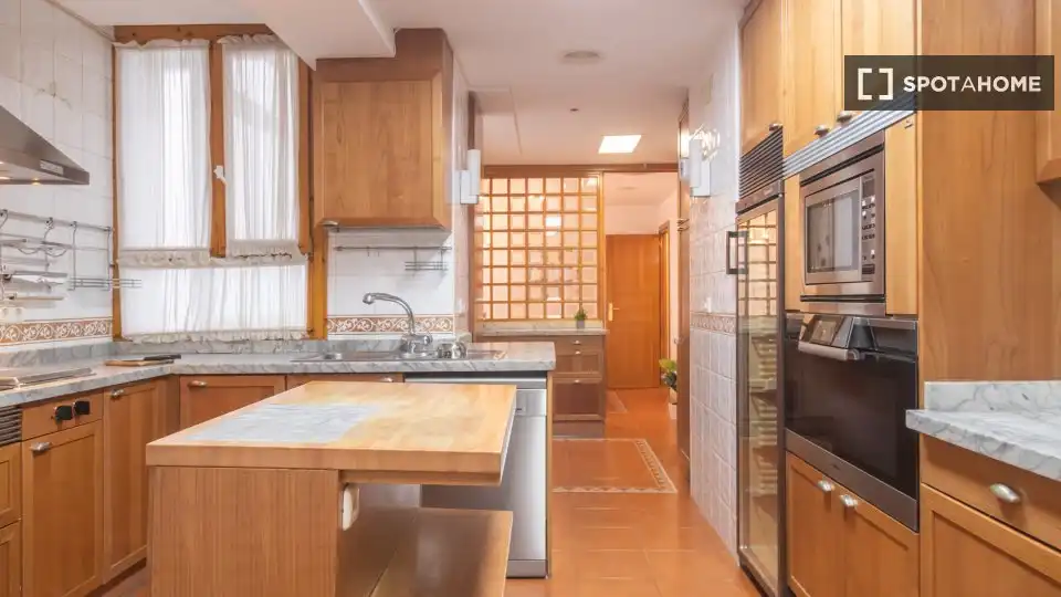 Kitchen of Flat for rent in Madrid  with Air Conditioner, Heating and Furnished