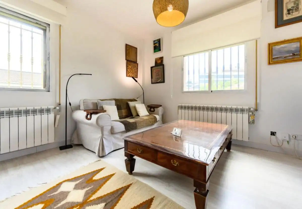 Sala de estar de Apartamento de alquiler en La Moraleja con Calefacción, Amueblado y Horno