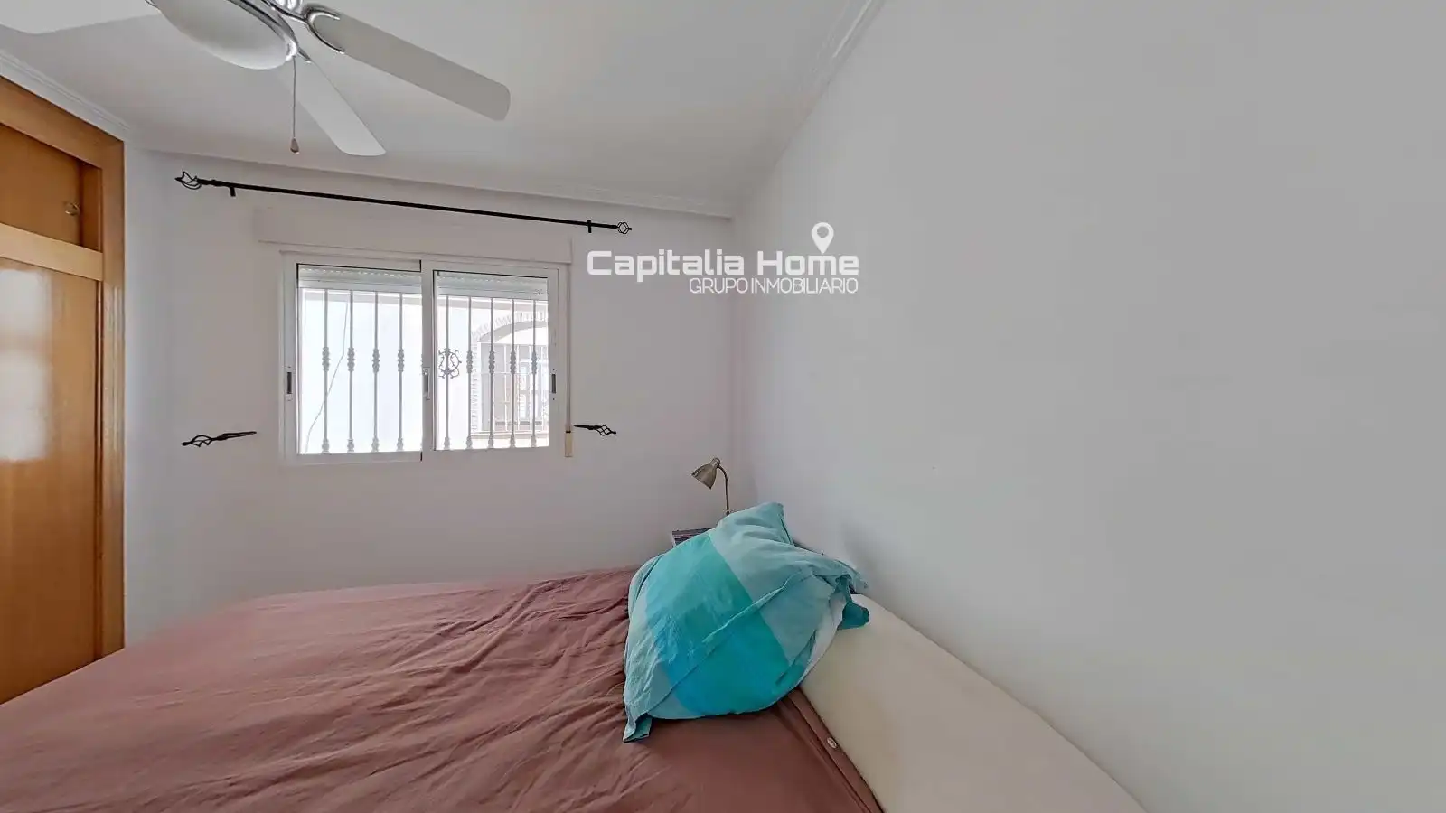 Schlafzimmer von Einfamilien-Reihenhaus zum Verkauf in Santa Pola mit Abstellraum, Schwimmbad und Möbliert