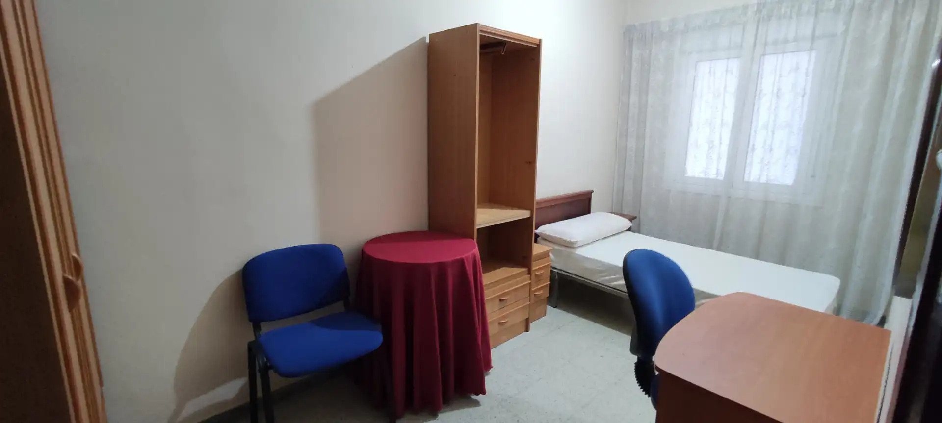 Habitación de Piso de alquiler en Ourense Capital  con Calefacción, Amueblado y Horno
