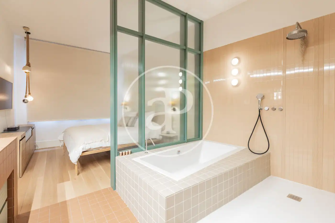 Badezimmer von Wohnung zur Miete in Madrid mit Klimaanlage, Heizung und Privatgarten