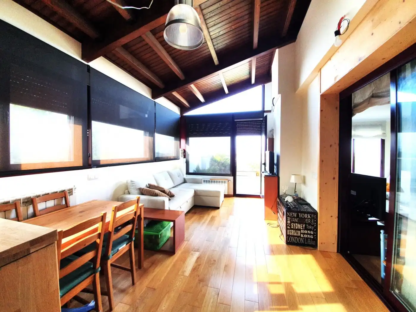 Sala d'estar de Àtic de lloguer en Riba-roja de Túria amb Aire condicionat, Calefacció i Parquet