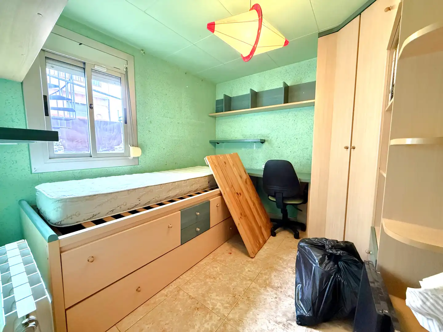 Schlafzimmer von Einfamilien-Reihenhaus zum Verkauf in Badalona mit Klimaanlage, Heizung und Terrasse