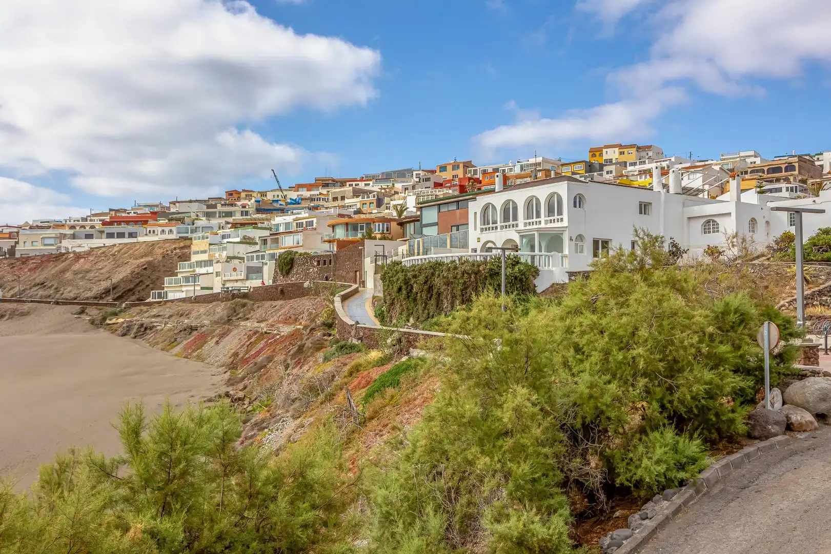 Vista exterior de Casa o xalet en venda en Telde amb Aire condicionat, Jardí privat i Terrassa
