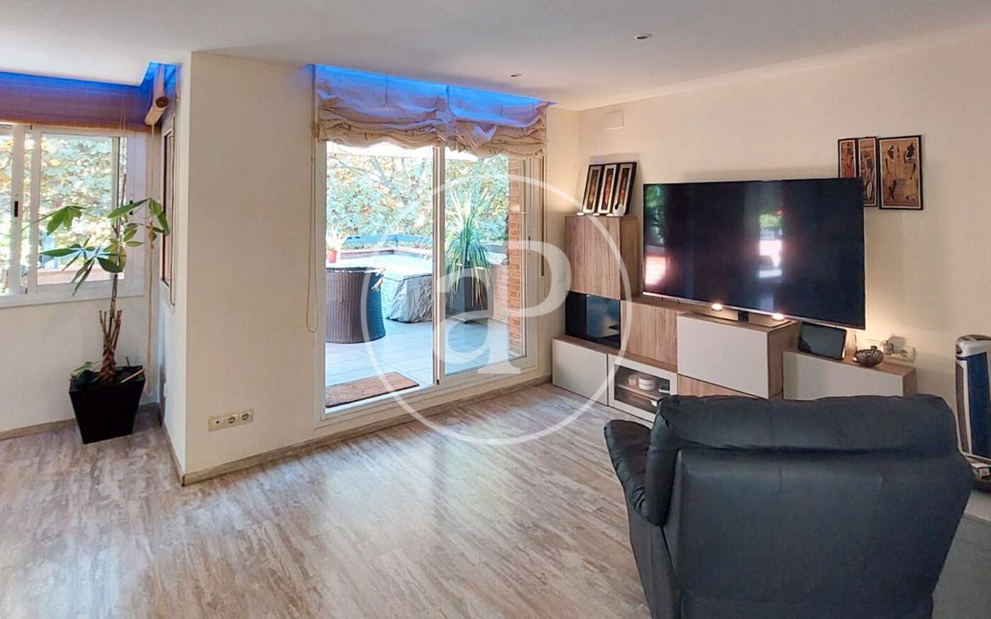 Living room of Flat for sale in Sant Cugat del Vallès  with Heating, Private garden and Terrace