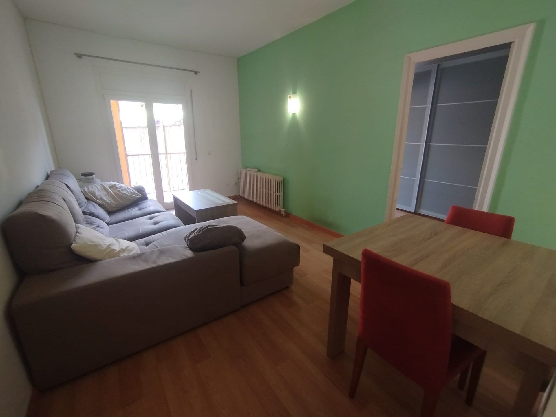 Sala de estar de Piso en venta en Girona Capital con Calefacción y Balcón