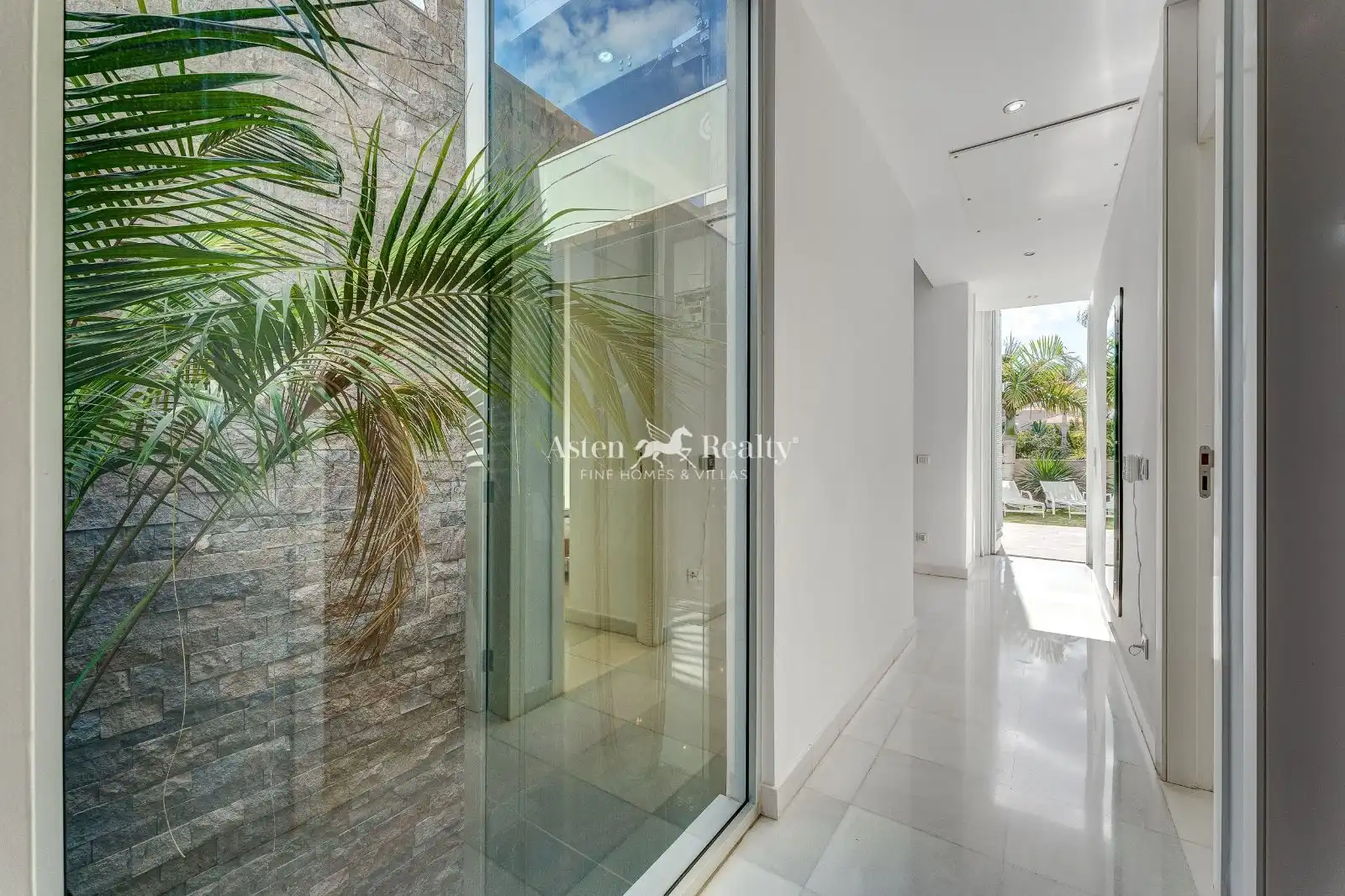 House with pool for sale in Londres, imagen 21