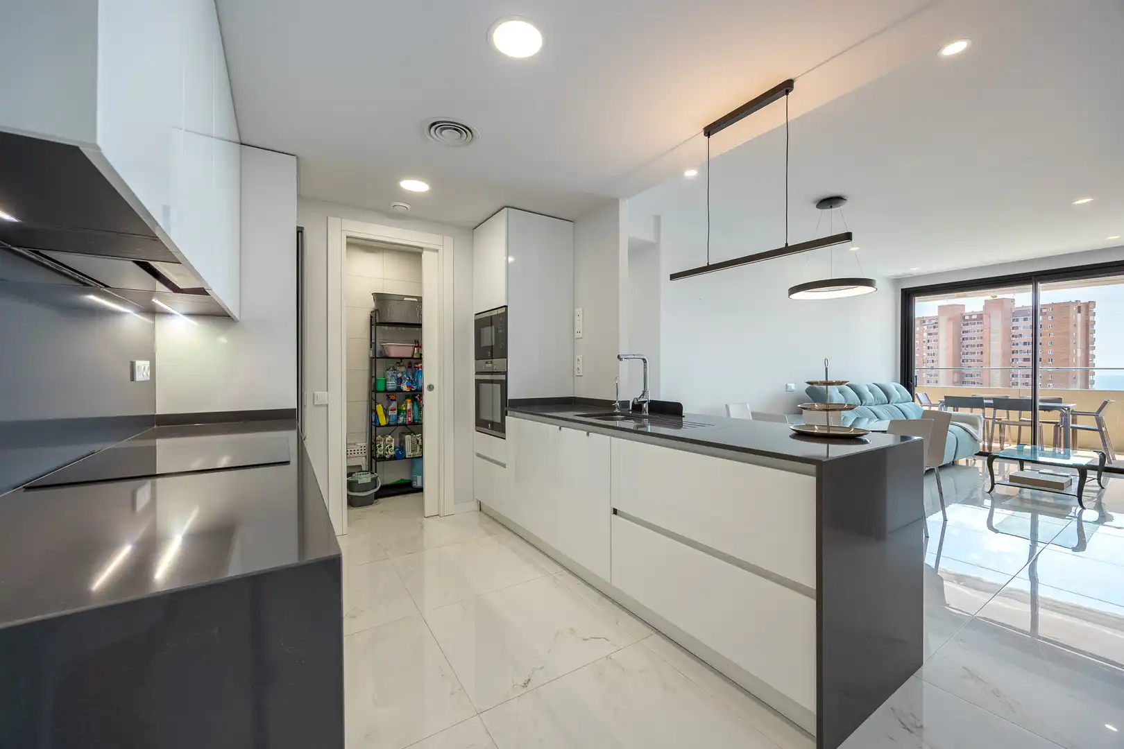 Cocina de Apartamento en venta en Benidorm con Trastero, Piscina y Amueblado