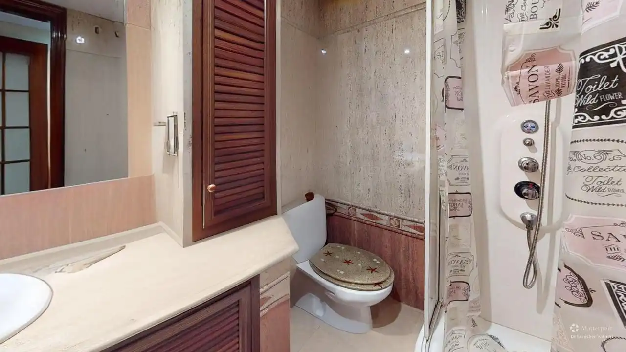Bathroom of Flat for sale in Sevilla  with Air Conditioner, Heating and Terrace