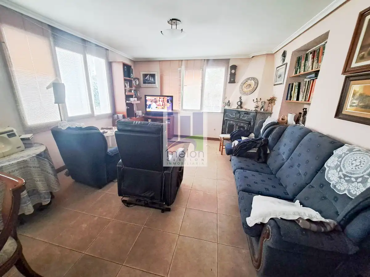 Sala d'estar de Casa o xalet en venda en Burgos amb Traster