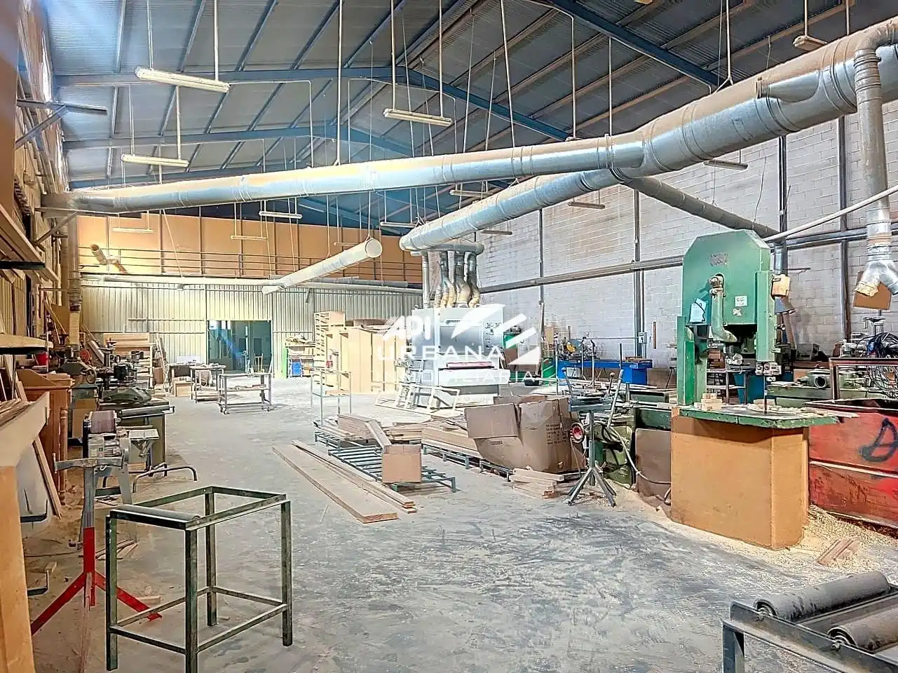 Nave industrial en venta en Lucena
