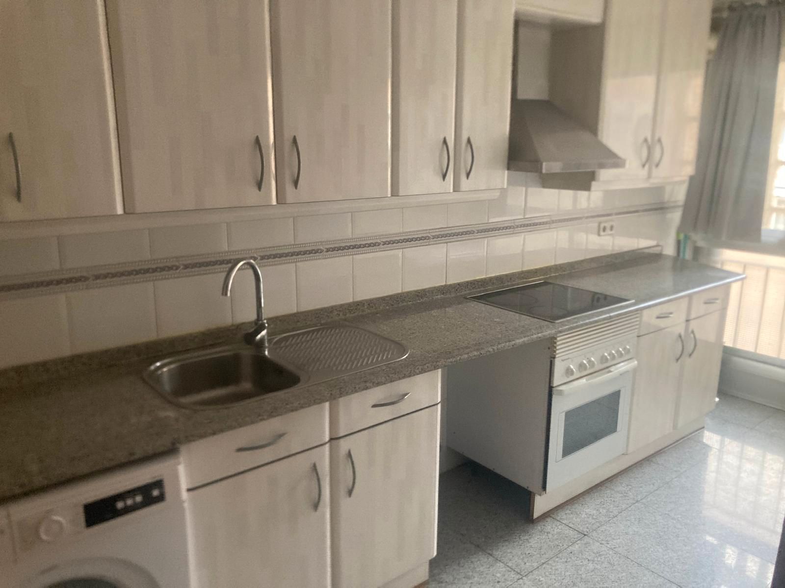 Cocina de Piso en venta en  Toledo Capital con Calefacción, Balcón y Piscina comunitaria