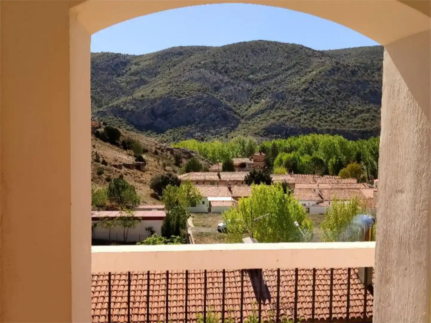 Vista exterior de Piso en venta en Aliaga con Parquet, Amueblado y Balcón