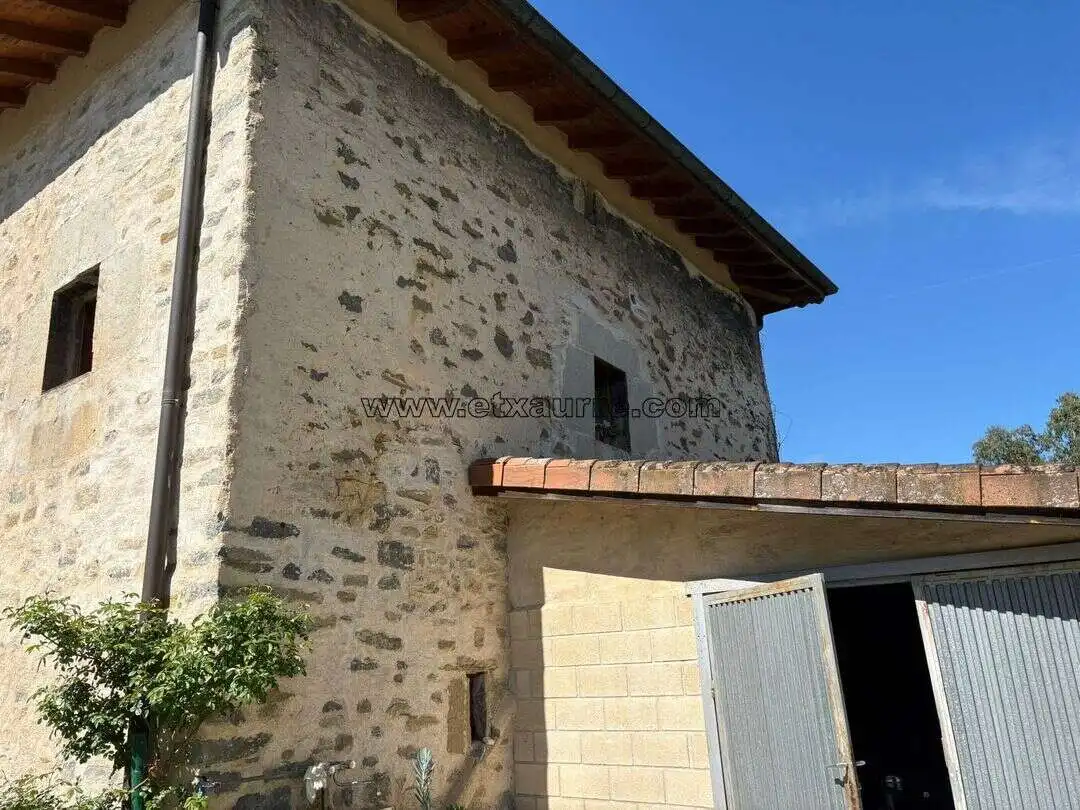 Außenansicht von Country house zum Verkauf in Ayala / Aiara mit Heizung