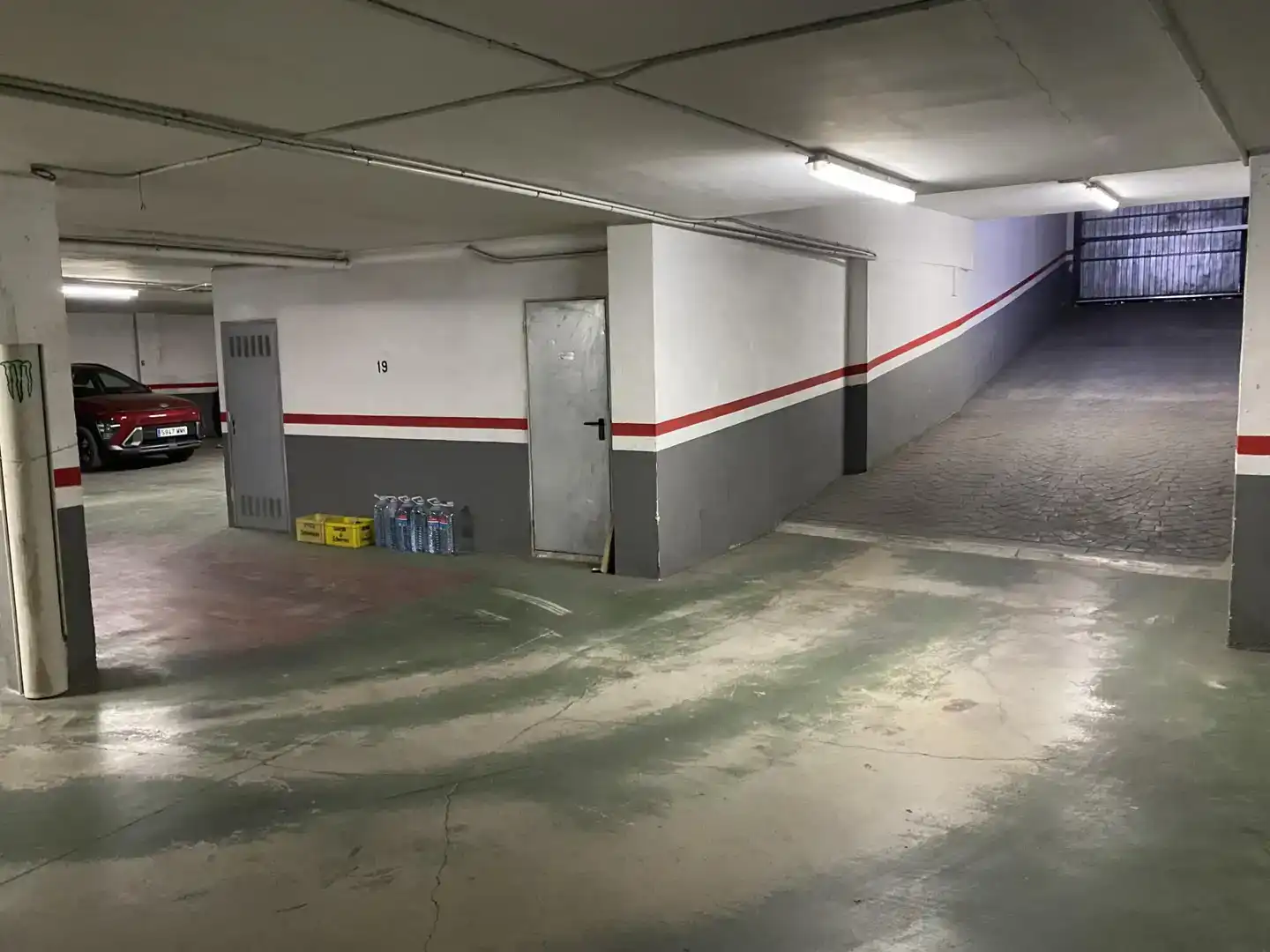 Parkplatz von Garage zum Verkauf in Paterna
