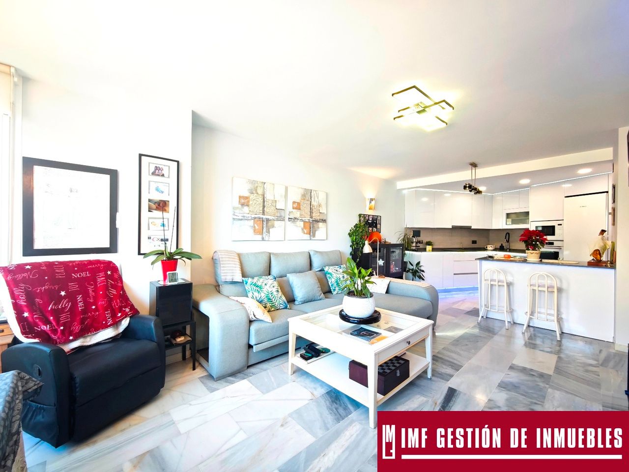 Living room of Flat for sale in Torrox  with Terrace, Furnished and Community pool