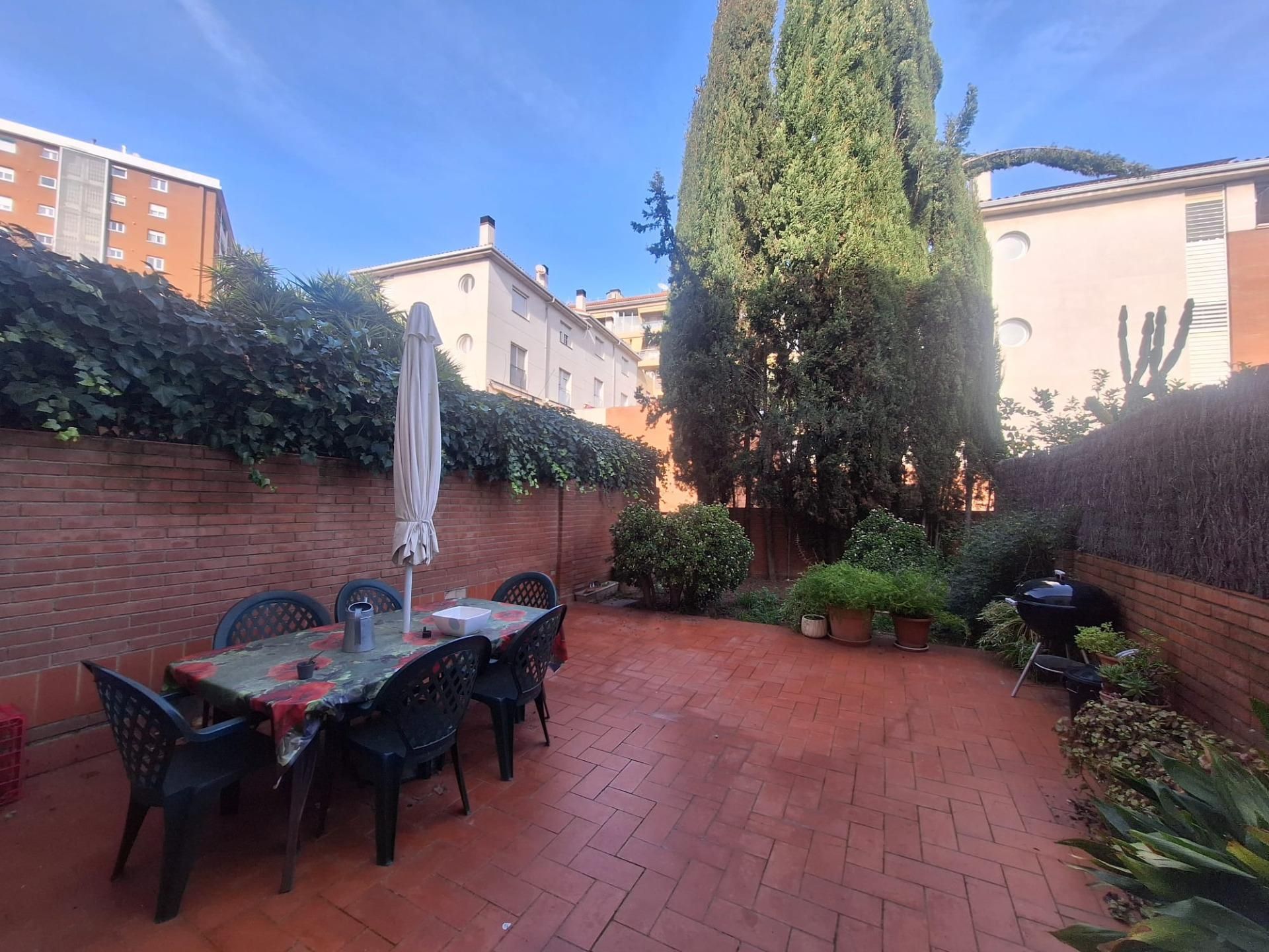 Jardí de Casa adosada en venda en Sabadell amb Aire condicionat, Jardí privat i Terrassa