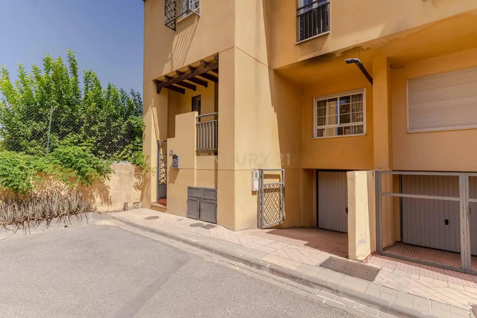 Exterior view of Houses for sale in Armilla  with Storage room and Community pool