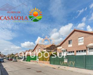 Vista exterior de Casa adosada en venda en Renedo de Esgueva amb Terrassa