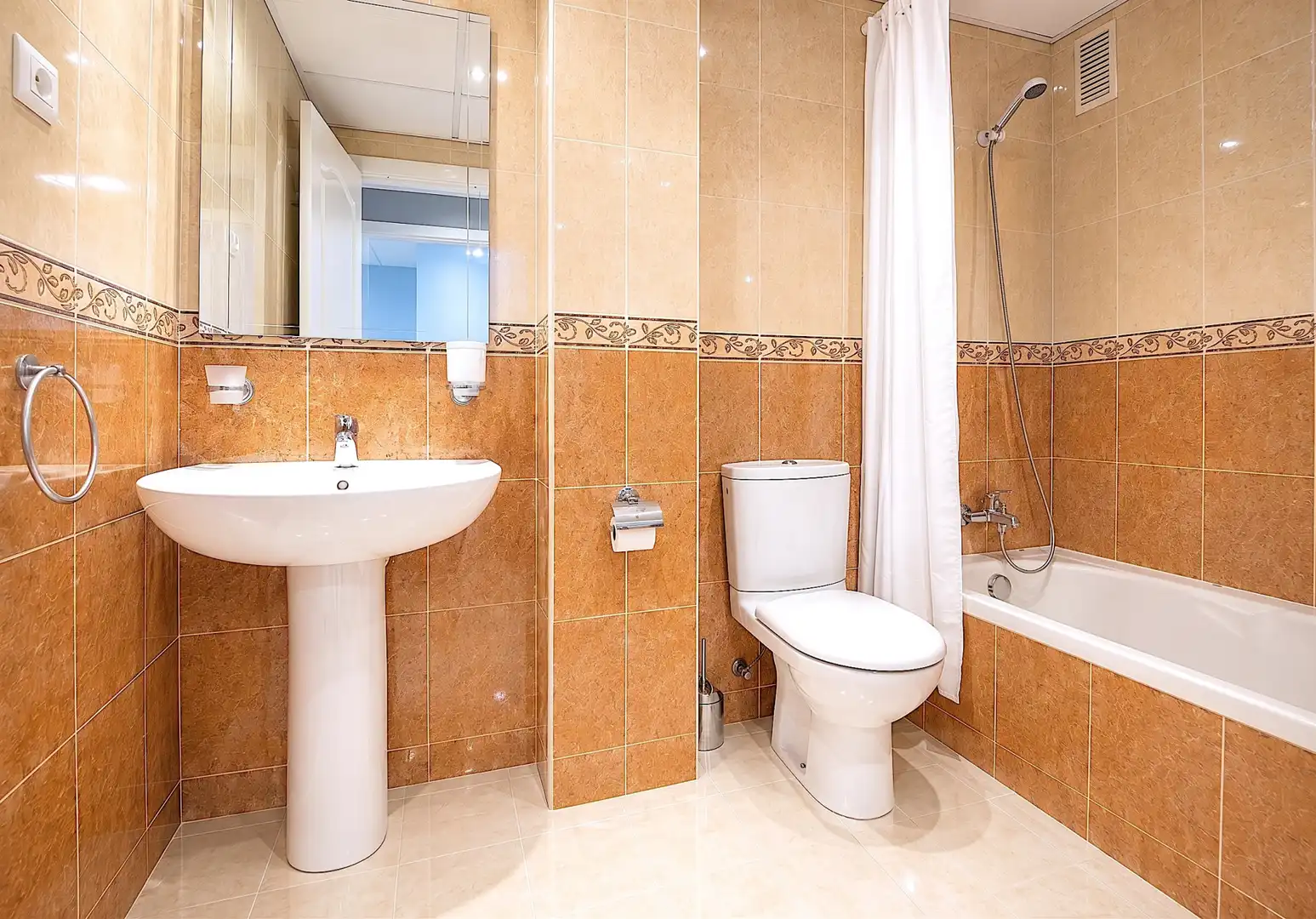 Baño de Apartamento en venta en Torrequebrada