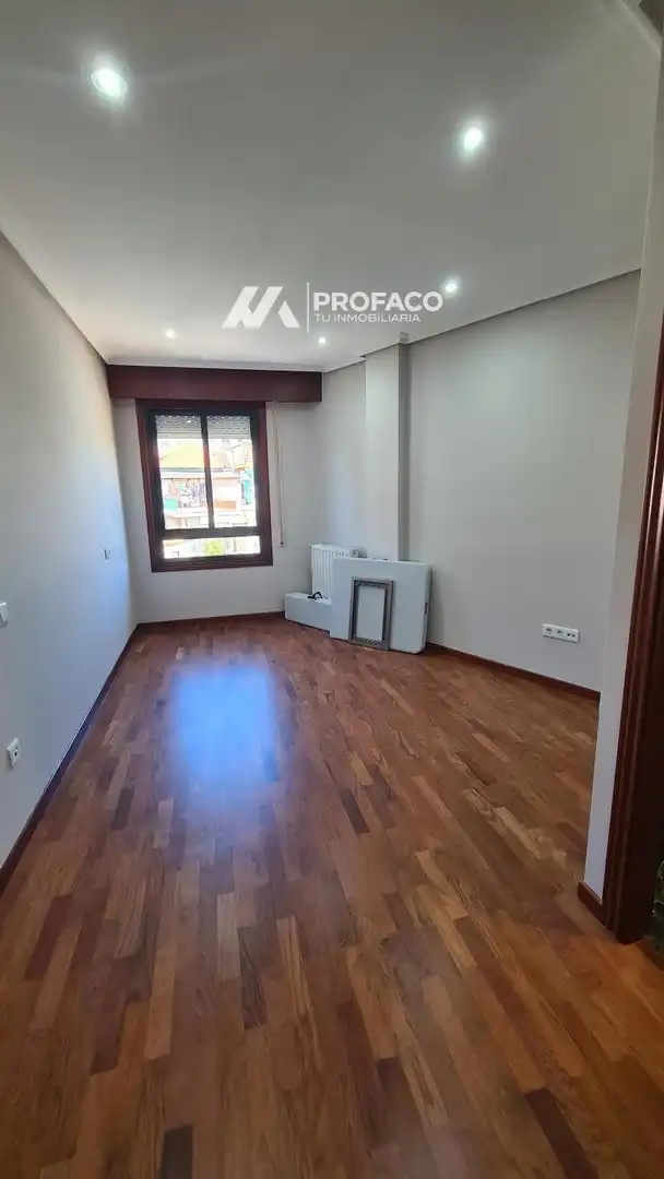 Bedroom of Attic for sale in O Carballiño    with Heating, Storage room and Furnished