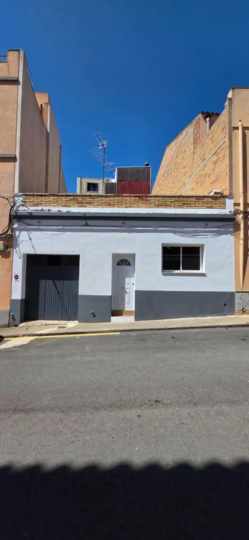 Vista exterior de Casa o xalet en venda en El Perelló amb Aire condicionat i Traster