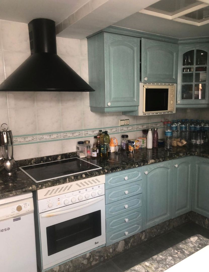 Kitchen of Flat to rent in  Valencia Capital  with Oven, Washing machine and Balcony