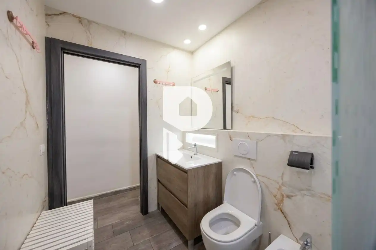 Bany de Casa o xalet en venda en Sant Vicenç Dels Horts amb Aire condicionat, Calefacció i Parquet