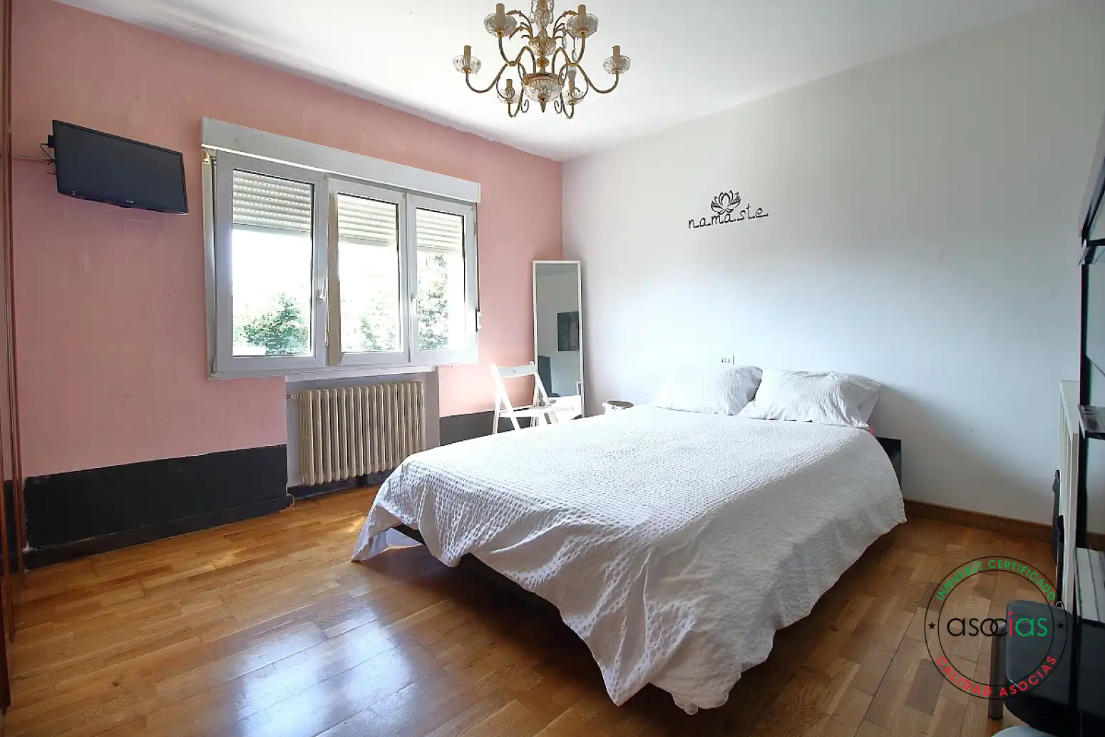 Dormitori de Casa o xalet en venda en Gijón  amb Calefacció, Parquet i Moblat