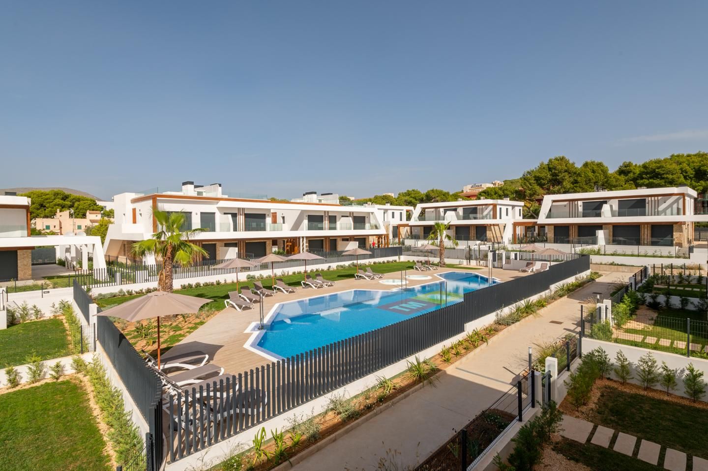 Vista exterior de Pis en venda en Capdepera amb Aire condicionat, Terrassa i Piscina