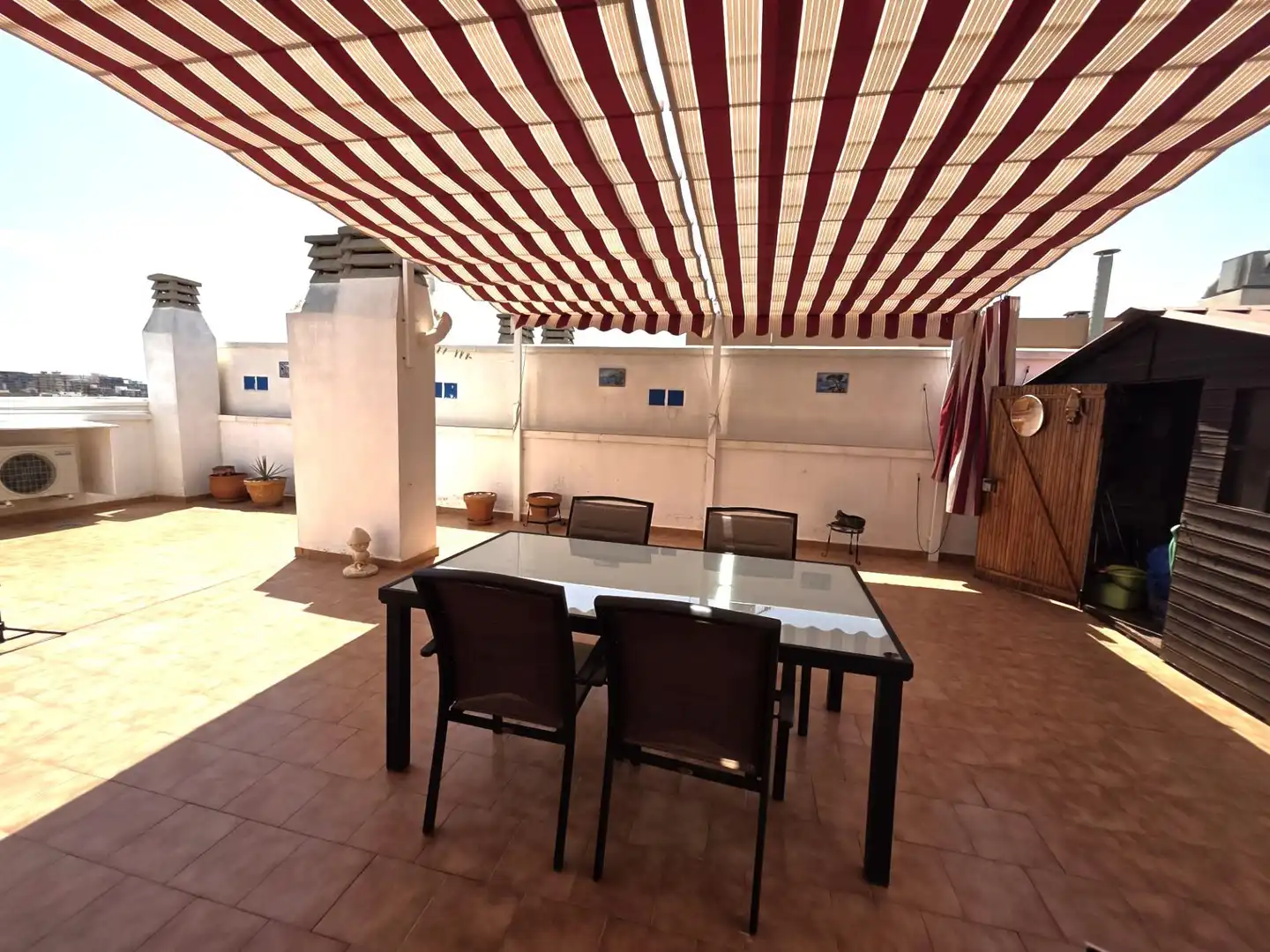 Terrasse von Dachboden zum Verkauf in Santa Pola mit Klimaanlage, Terrasse und Abstellraum