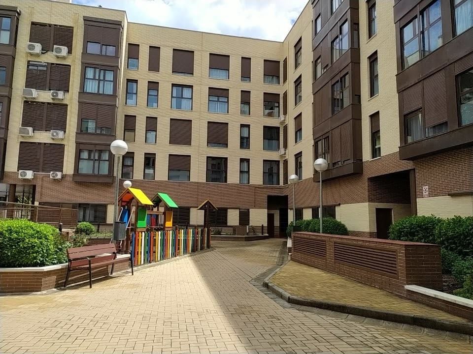 Exterior view of Flat to rent in Alcobendas  with Air Conditioner, Heating and Storage room