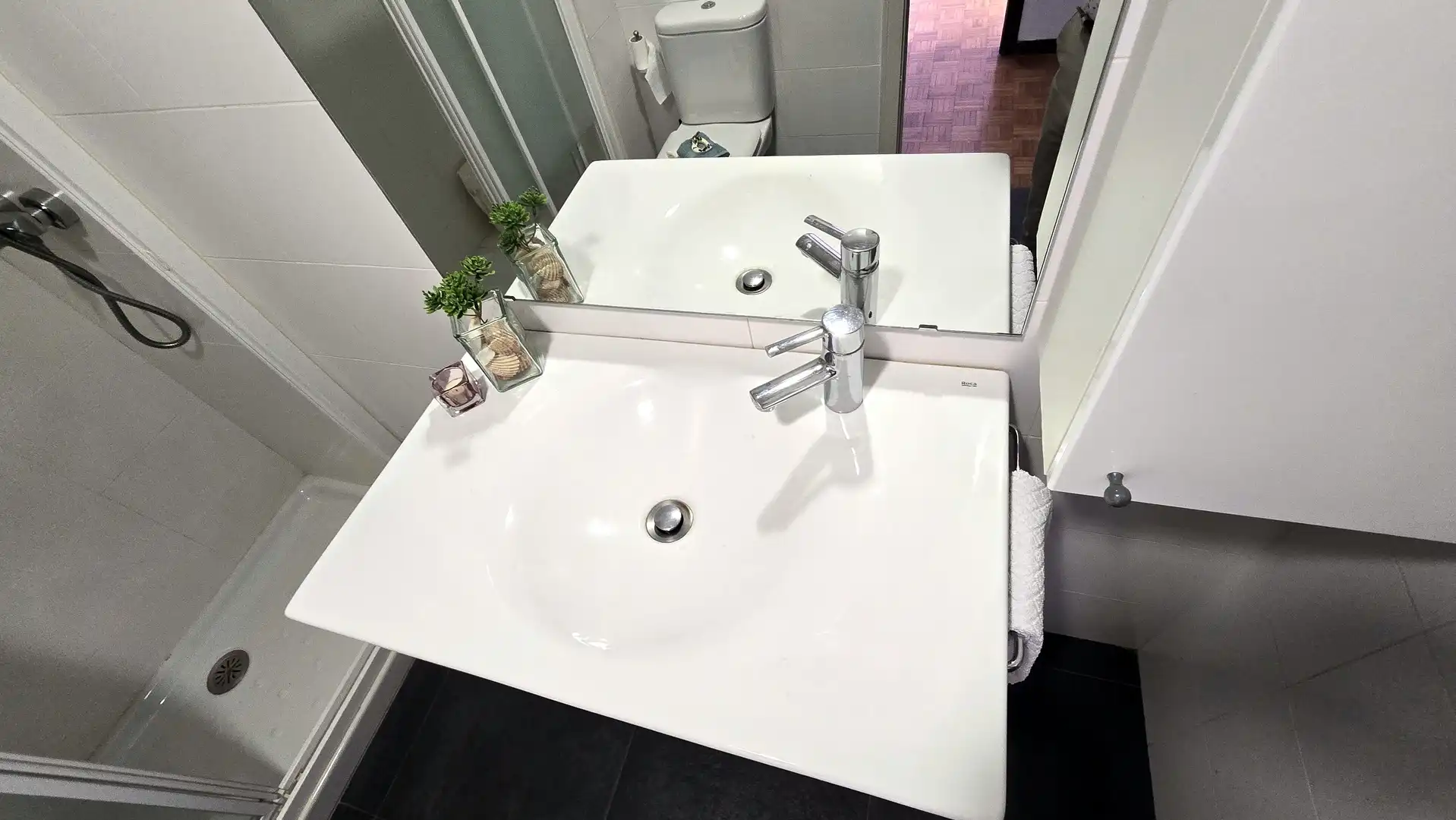 Badezimmer von Wohnung zum Verkauf in Vigo  mit Heizung, Parkett und Abstellraum