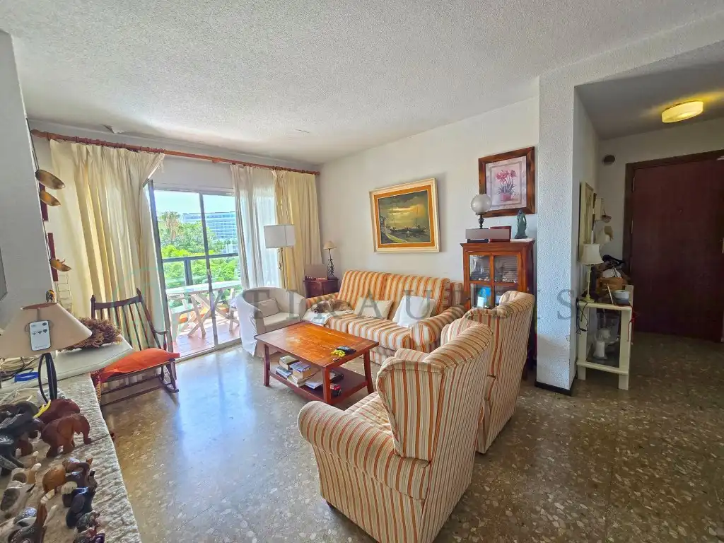 Sala de estar de Piso de alquiler en Torremolinos con Aire acondicionado, Jardín privado y Terraza