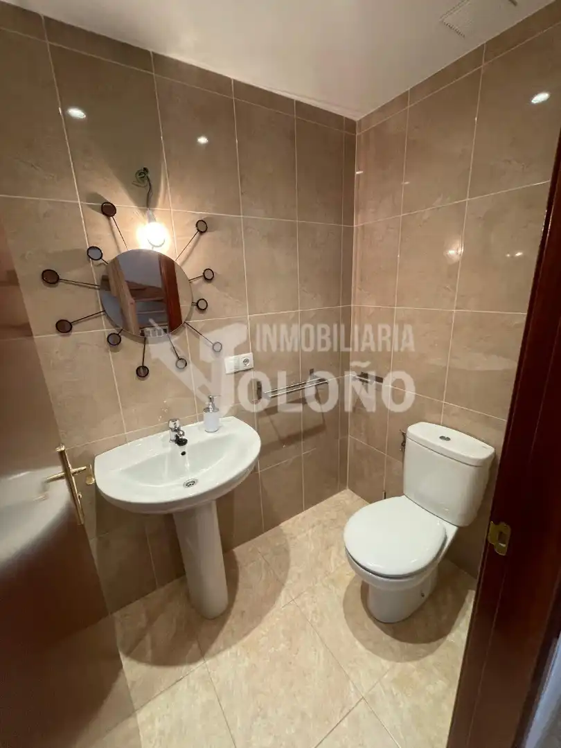Baño de Apartamento en venta en Castañares de Rioja con Calefacción, Terraza y Trastero