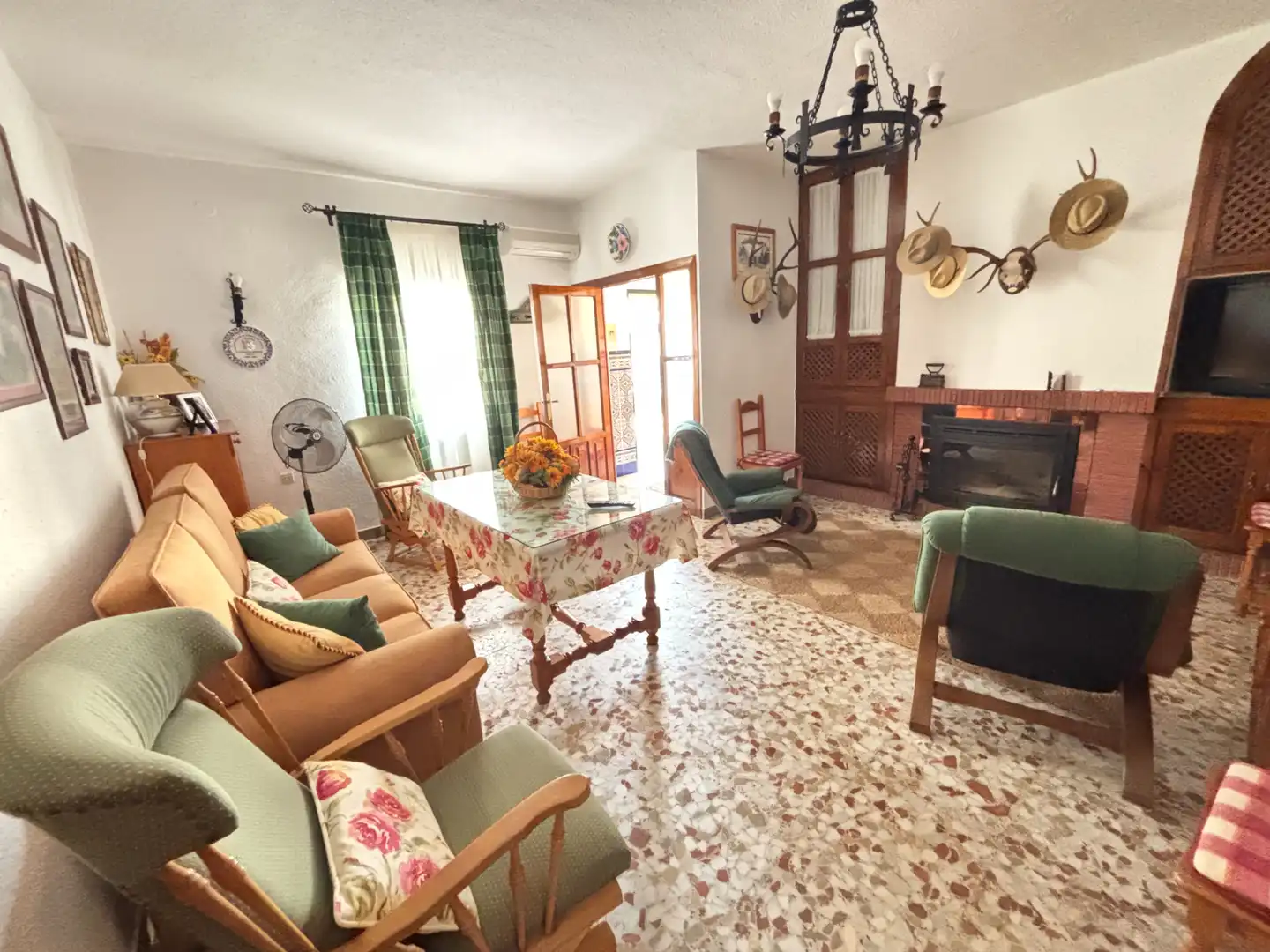 Living room of Detached homes for sale in Andújar  with Air Conditioner and Terrace