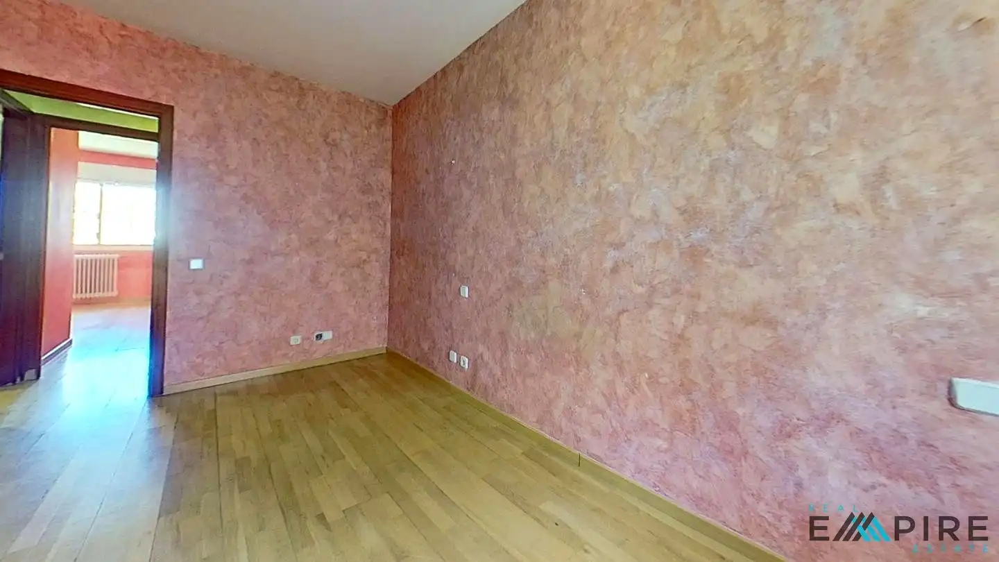 Habitación de Piso en venta en Madrid con Calefacción, Trastero y Piscina