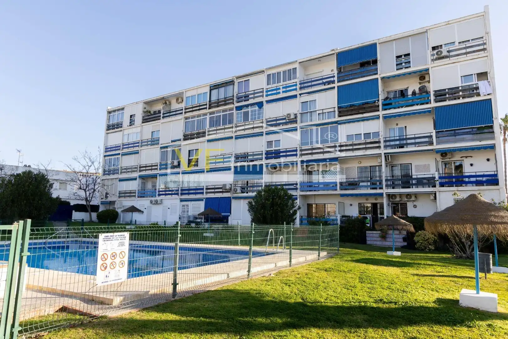 Vista exterior de Apartament en venda en Torremolinos amb Jardí privat, Terrassa i Piscina comunitària