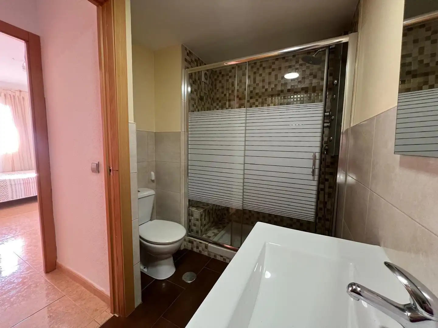 Bathroom of Flat for share in Córdoba  with Air Conditioner and Terrace