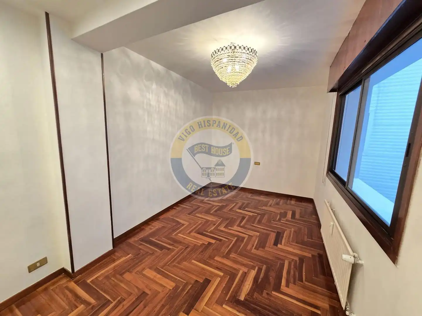 Piso de alquiler en Vigo  con Calefacción, Parquet y Balcón