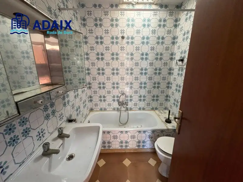 Baño de Casa o chalet en venta en Roda de Berà con Terraza, Trastero y Piscina