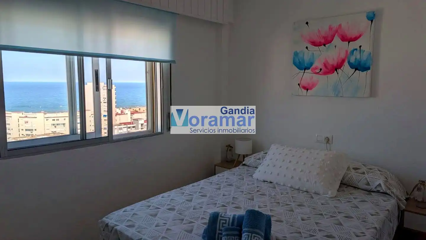 Habitación de Apartamento de alquiler en Gandia con Aire acondicionado y Amueblado