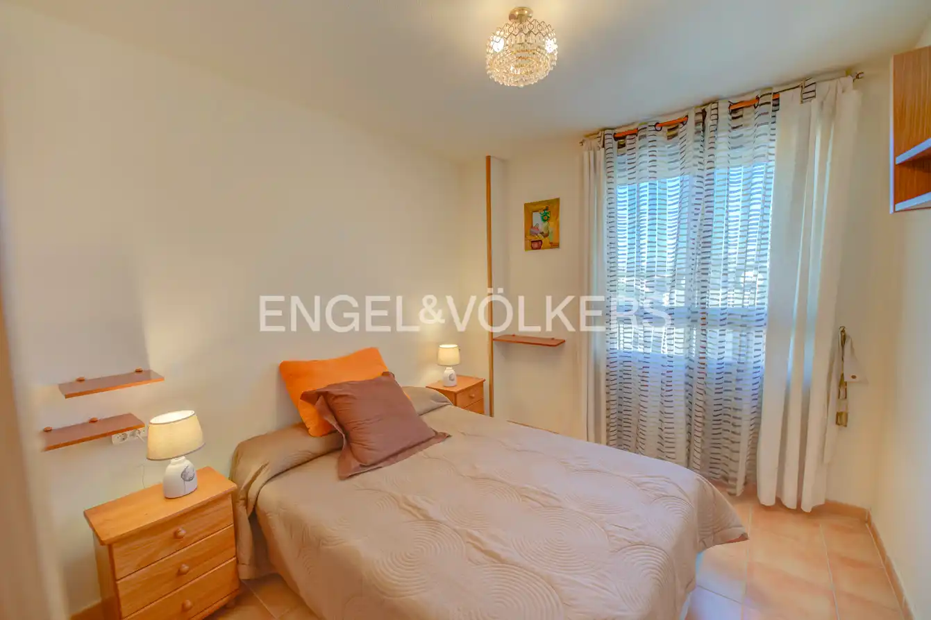 Dormitori de Apartament de lloguer en Alicante / Alacant amb Aire condicionat, Moblat i Piscina comunitària