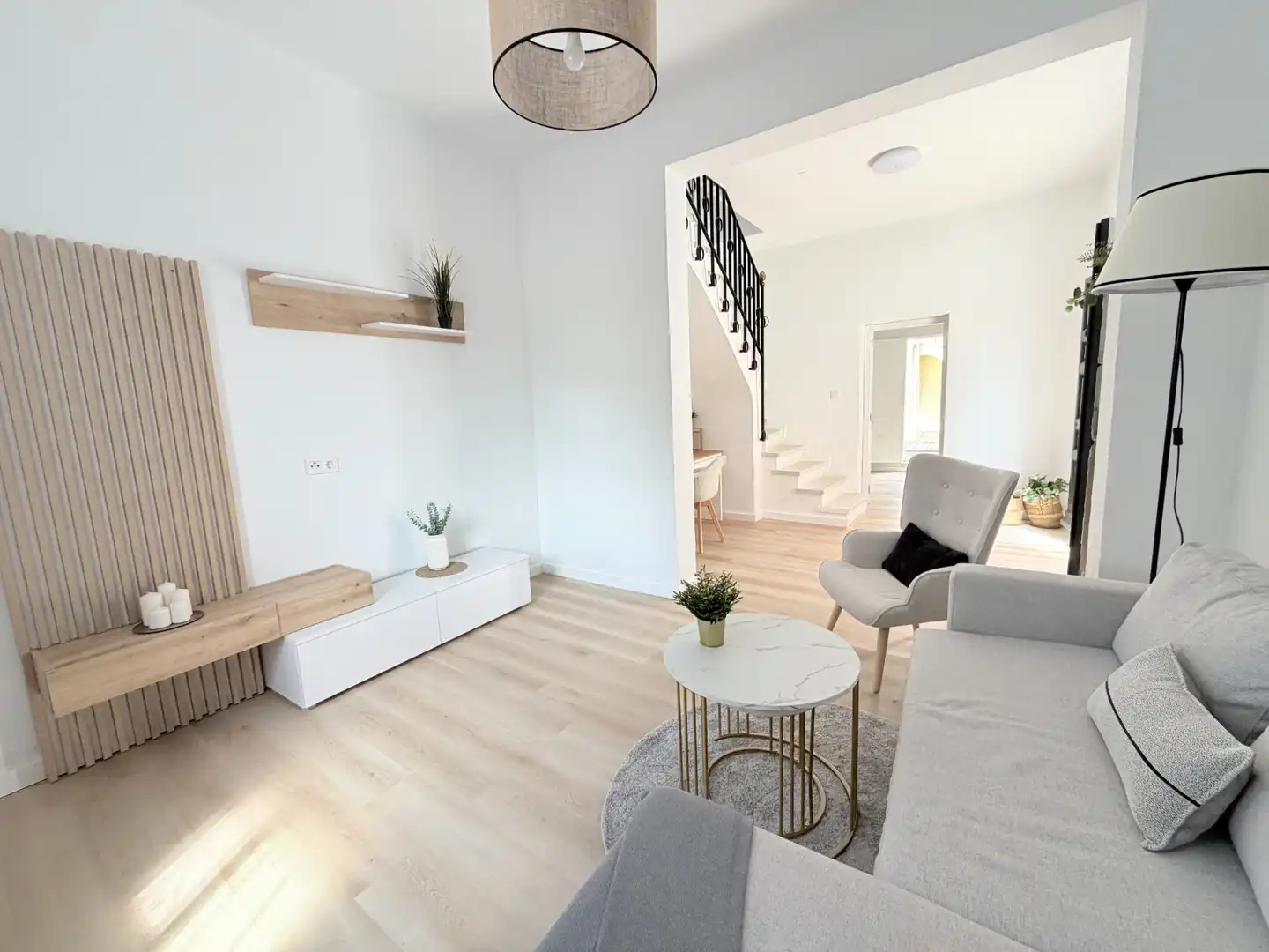 Sala de estar de Casa o chalet en venta en Bormujos con Parquet y Terraza