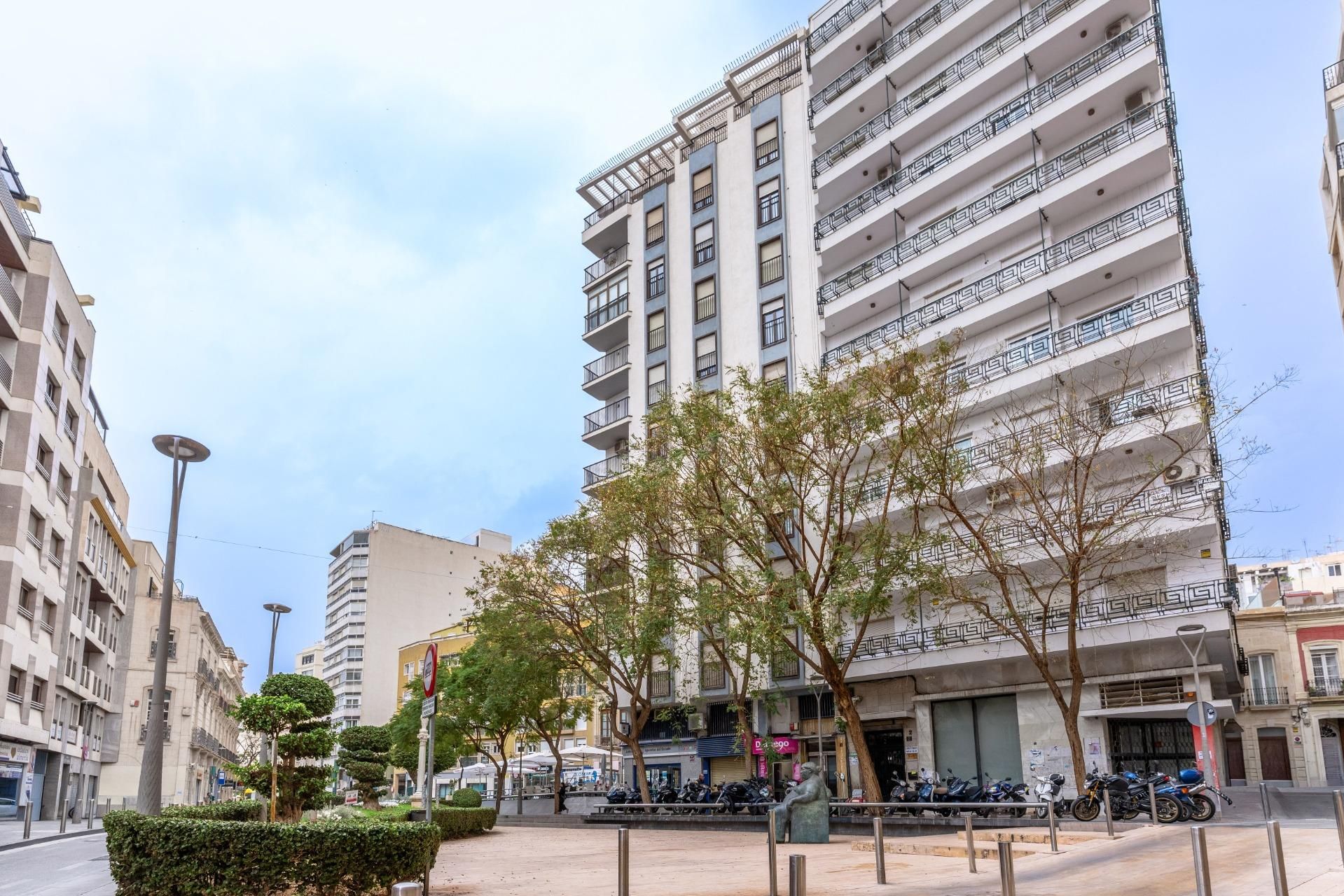 Vista exterior de Pis en venda en  Almería Capital amb Balcó