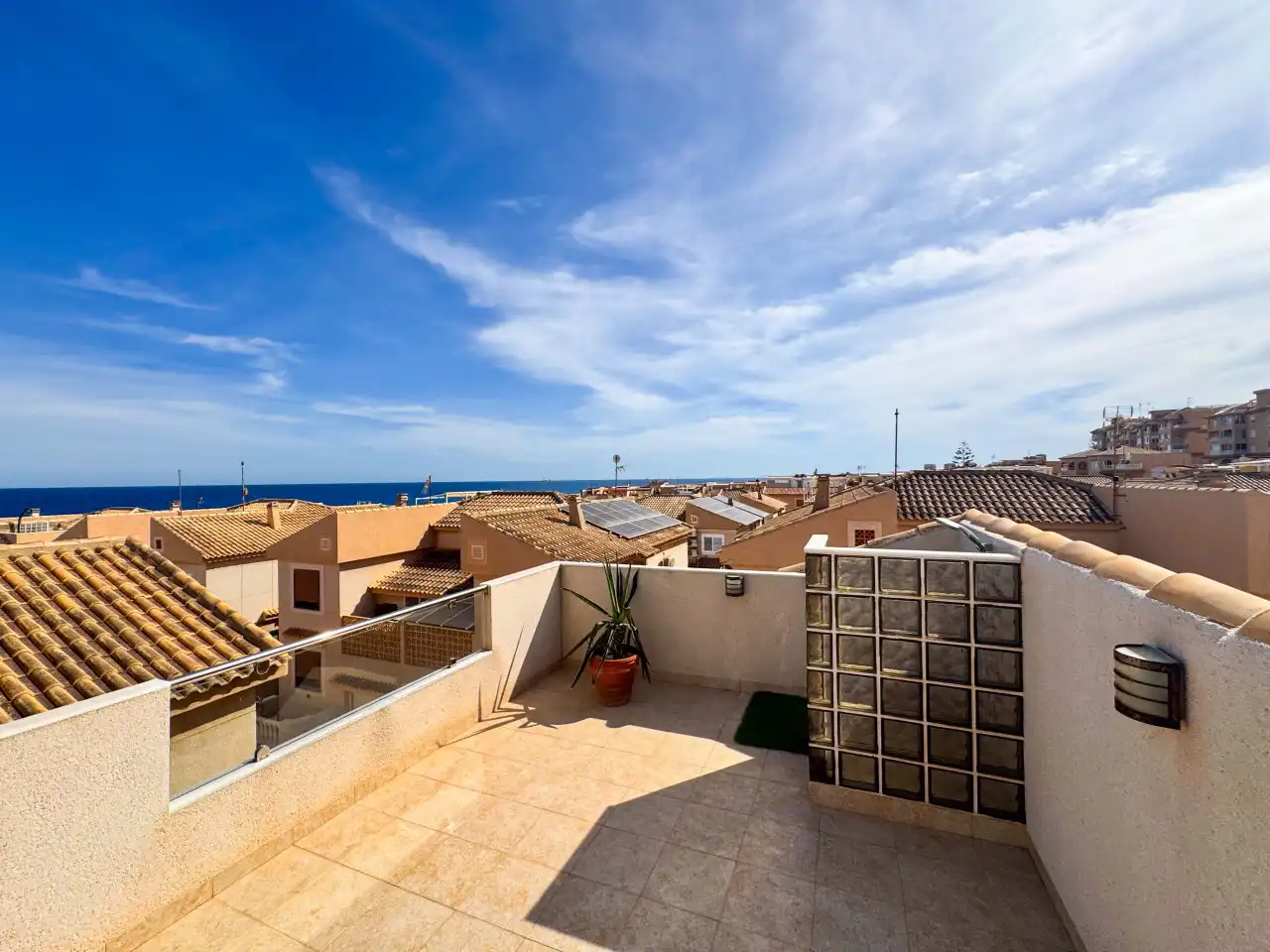Terrassa de Casa adosada en venda en Torrevieja amb Aire condicionat, Calefacció i Jardí privat