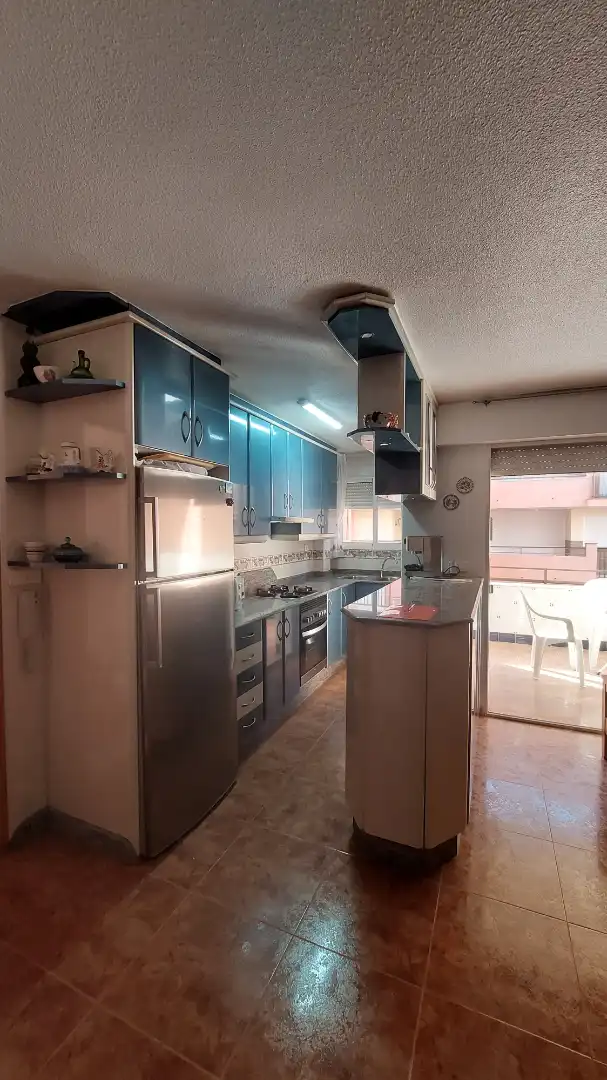 Cuina de Apartament en venda en La Manga del Mar Menor amb Terrassa, Moblat i Forn